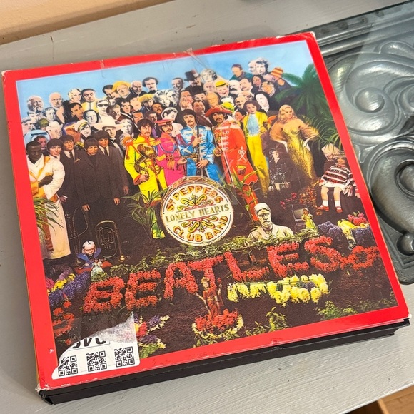 The Beatles Sgt. Pepper's Anniversary Edition 6 Disc Super Deluxe Album Box - Picture 2 of 16